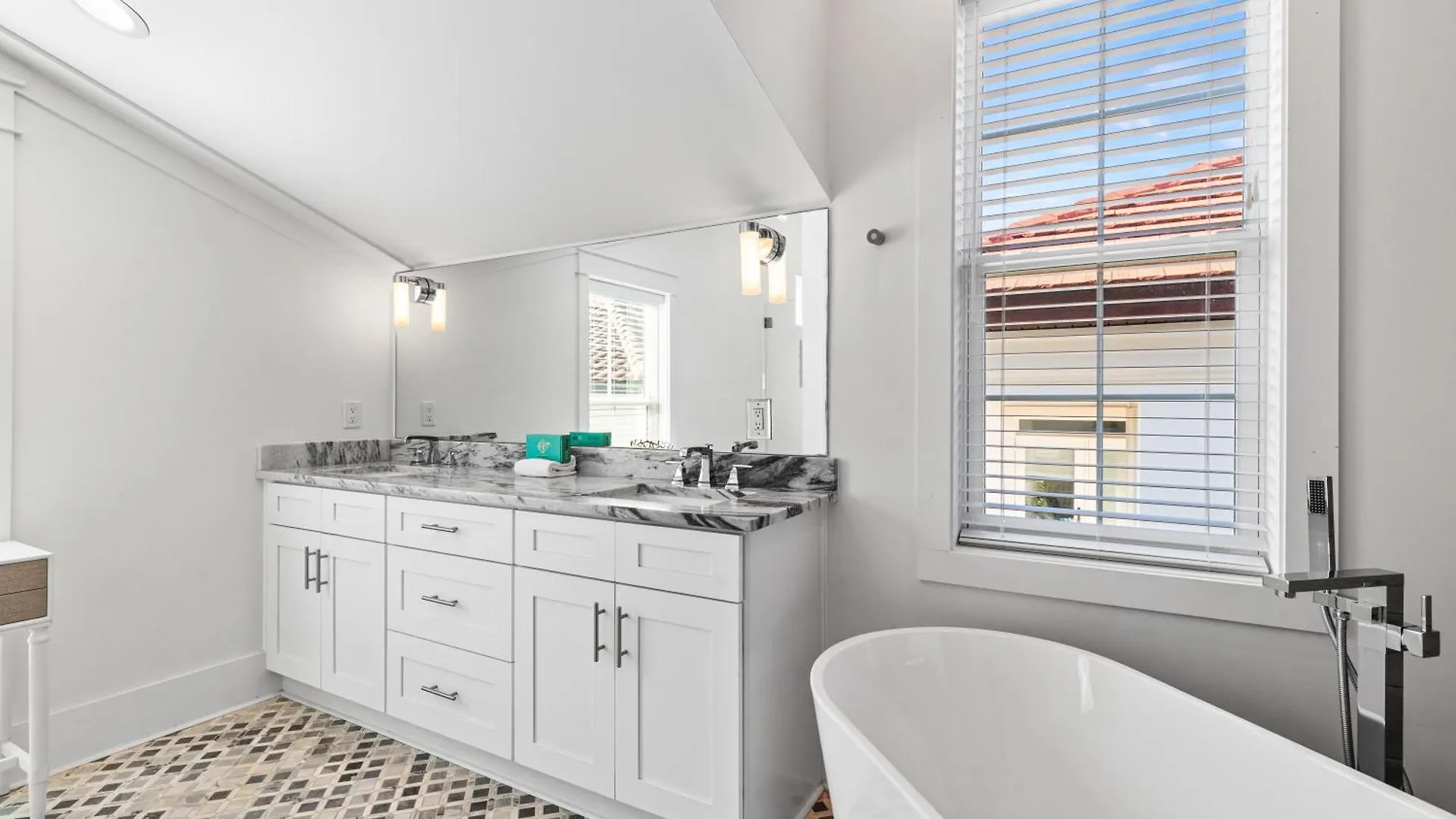 Pool - Gated Community - Private Community Beach Destin Holiday home